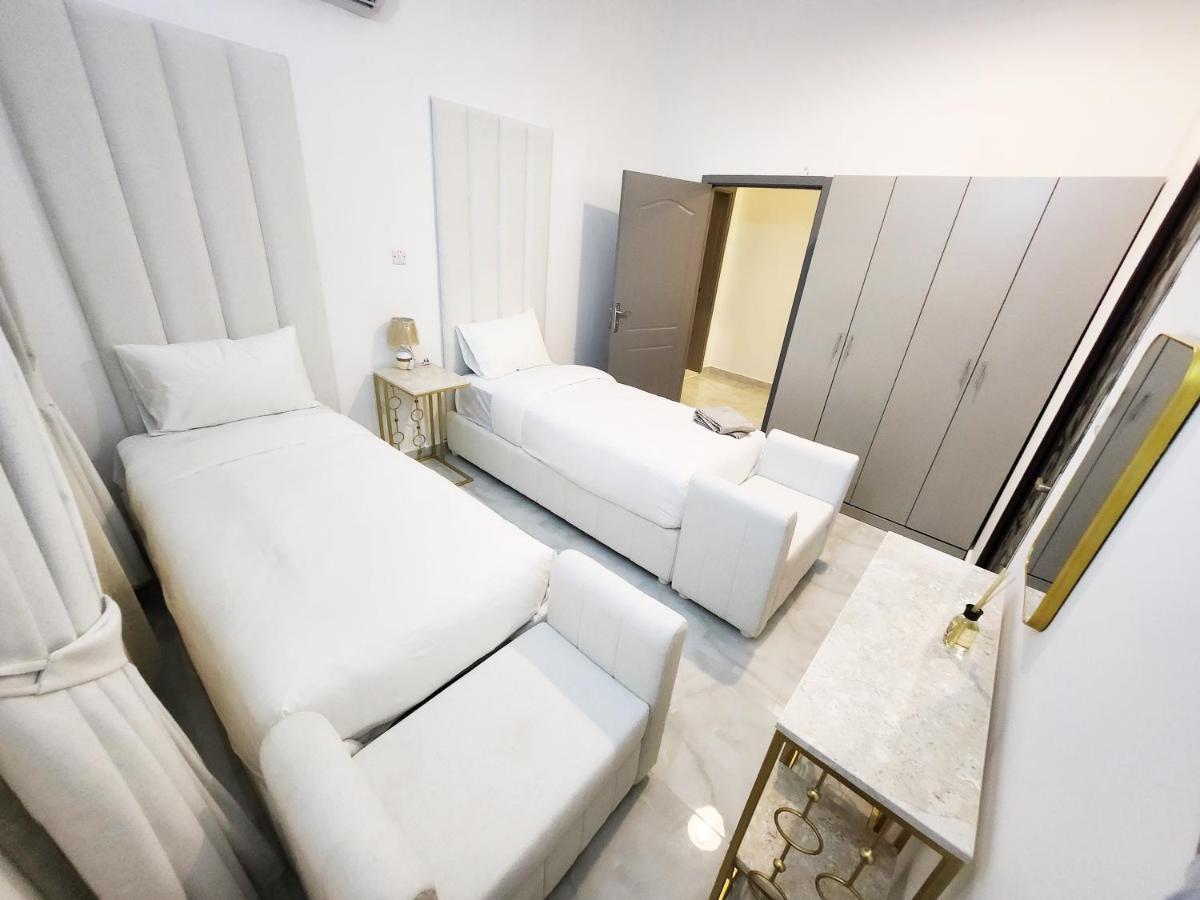 Moods Holiday Homes 艾因 外观 照片