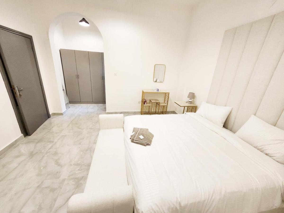 Moods Holiday Homes 艾因 外观 照片