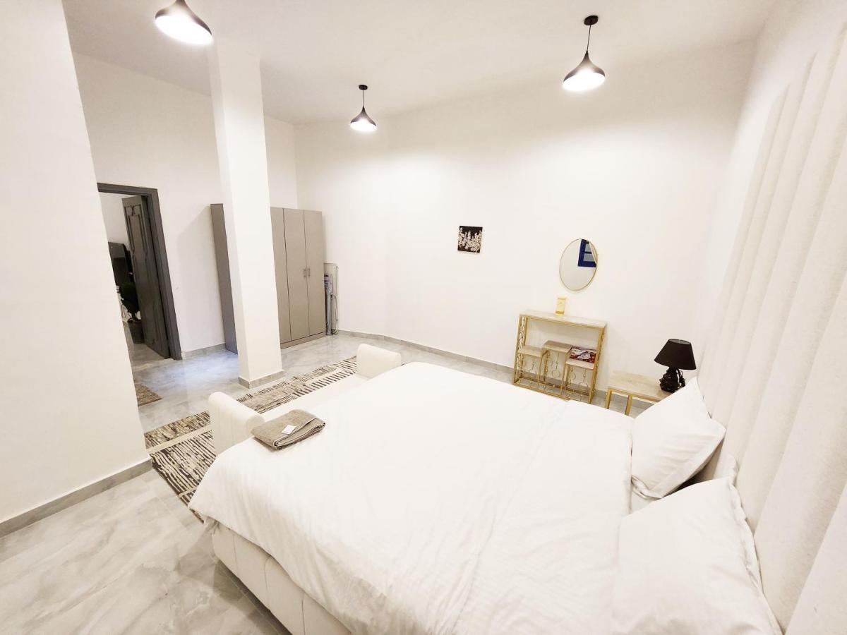 Moods Holiday Homes 艾因 外观 照片