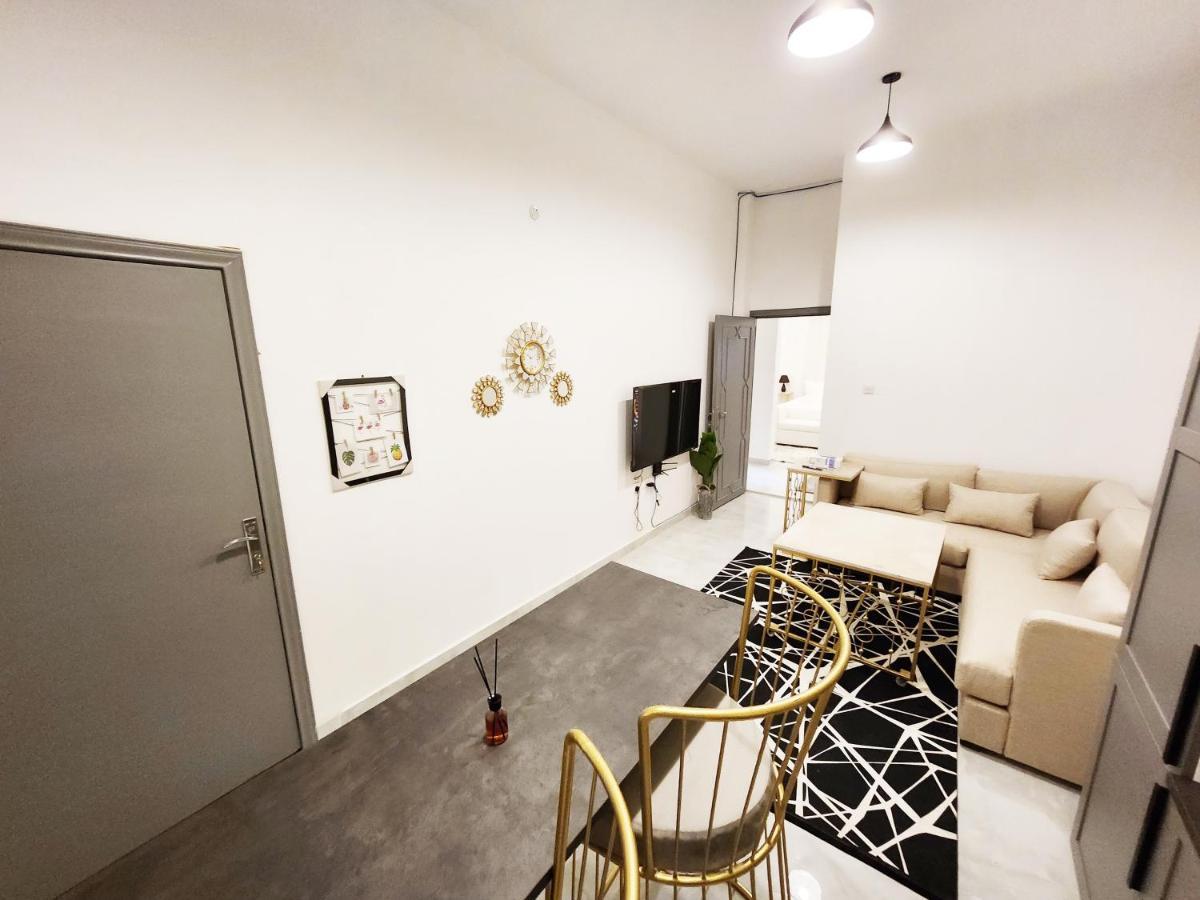 Moods Holiday Homes 艾因 外观 照片