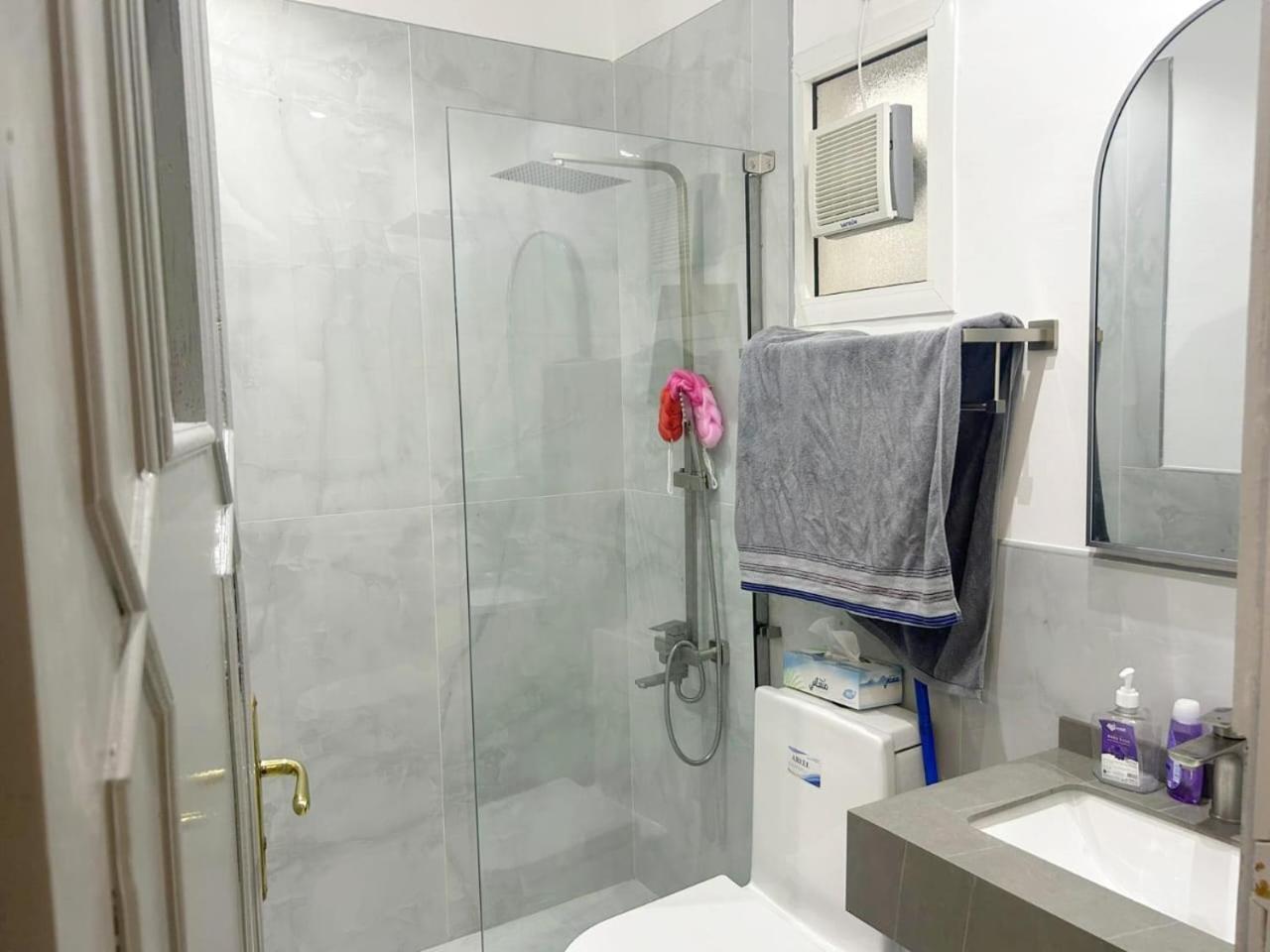 Moods Holiday Homes 艾因 外观 照片